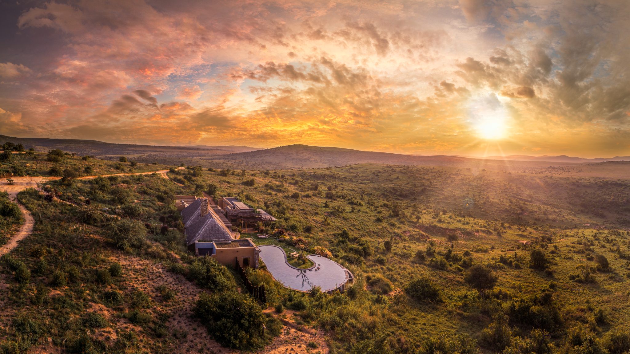Luxury safari lodge with infinity pool